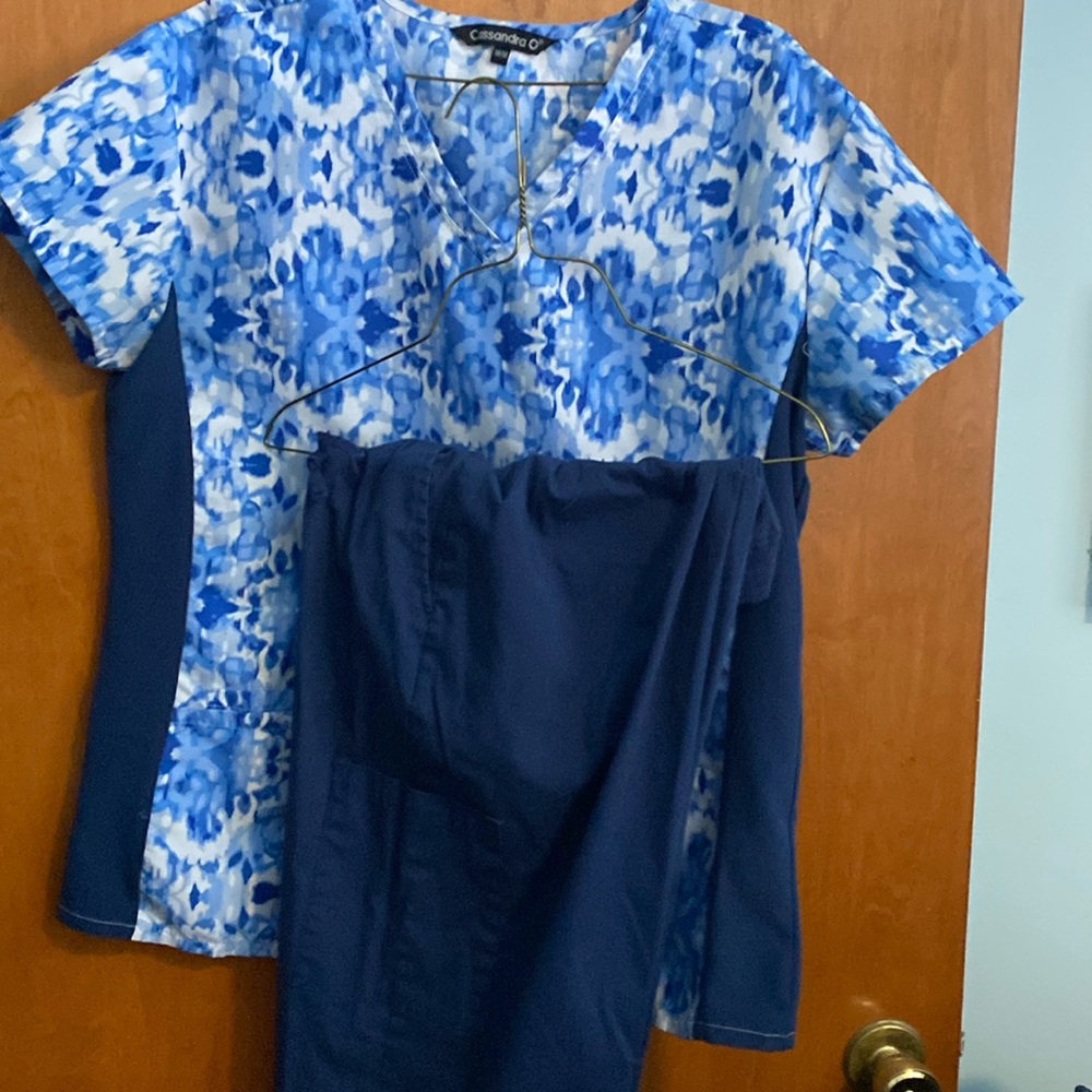 Scrub set